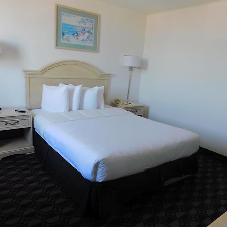 Ramada By Wyndham North Bergen Hotel Exterior foto
