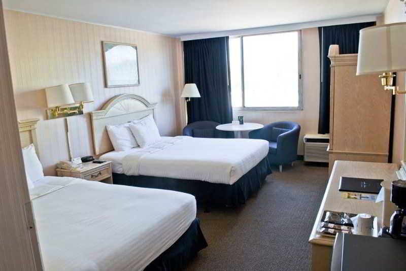 Ramada By Wyndham North Bergen Hotel Exterior foto