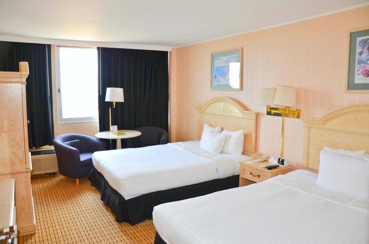 Ramada By Wyndham North Bergen Hotel Exterior foto